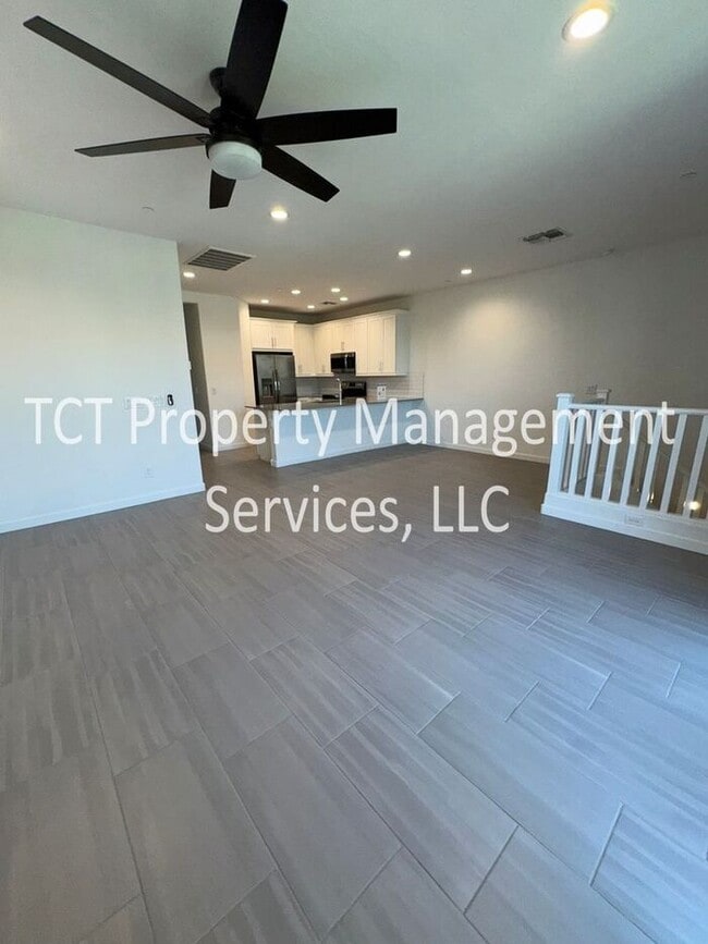 Building Photo - Beautiful 3 Bedroom Townhome in Eastmark Community!