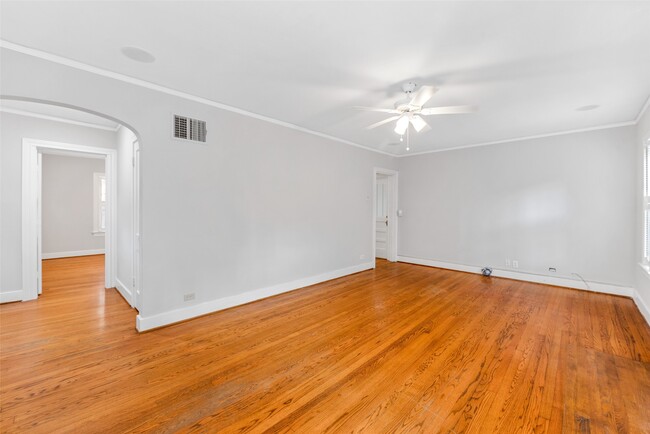 Building Photo - 1609 Driscoll St