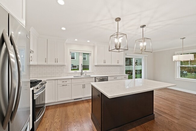 Building Photo - 15 Lakeview Ave