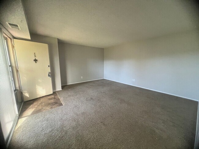 Building Photo - STUDIO Apartment Available