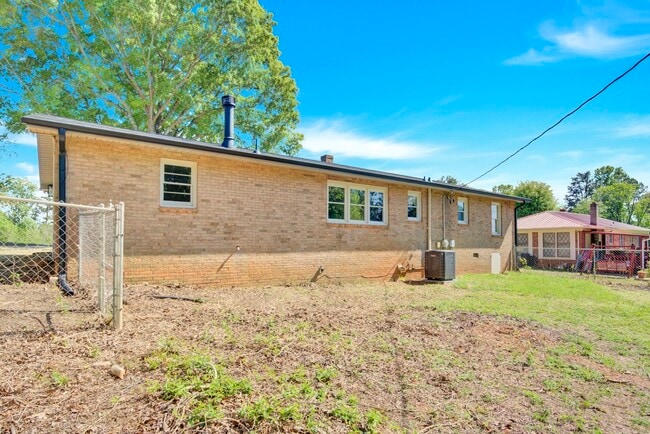 Building Photo - 7960 Gregory Rd