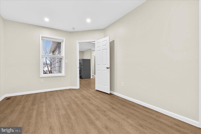 Building Photo - 38 Bloomsbury Ave