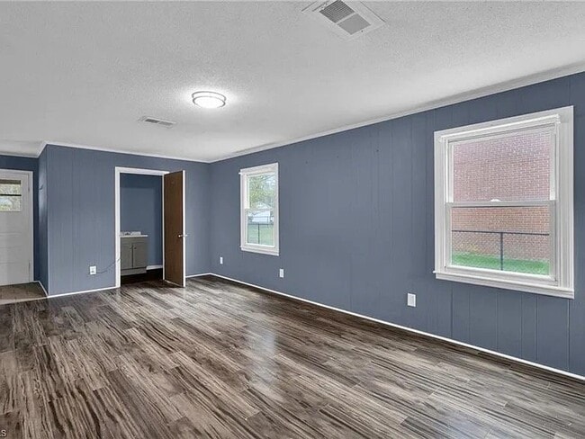 Building Photo - 361 Garland Dr