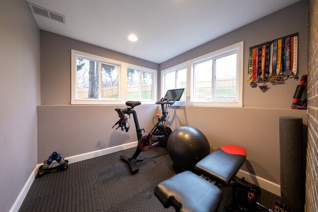 Building Photo - 9513 Briar Cir