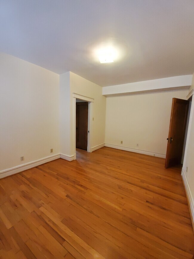 Building Photo - 5861 Nina Pl