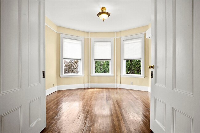 Building Photo - 263 Riverside Ave