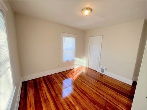 Building Photo - 109 Capen St