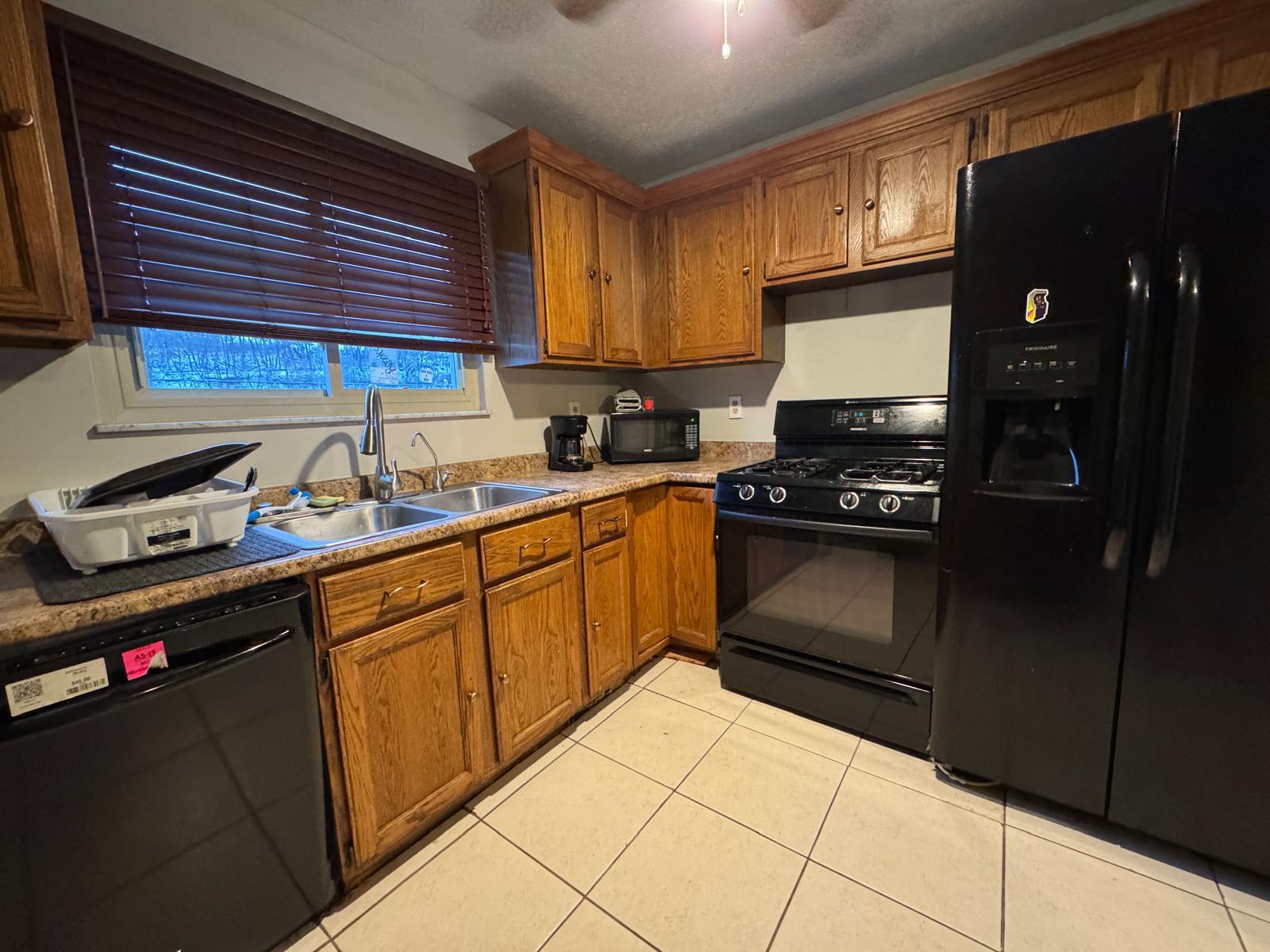 Kitchen - Water and Gas Included - 3124 Banksville Ave