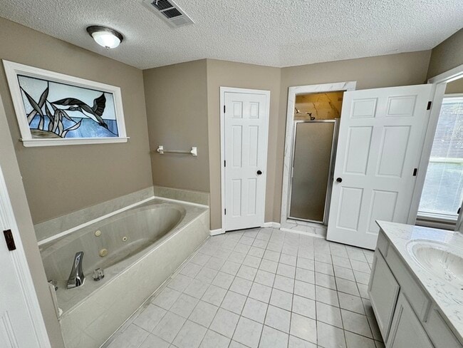 Building Photo - 743 Concordia Dr