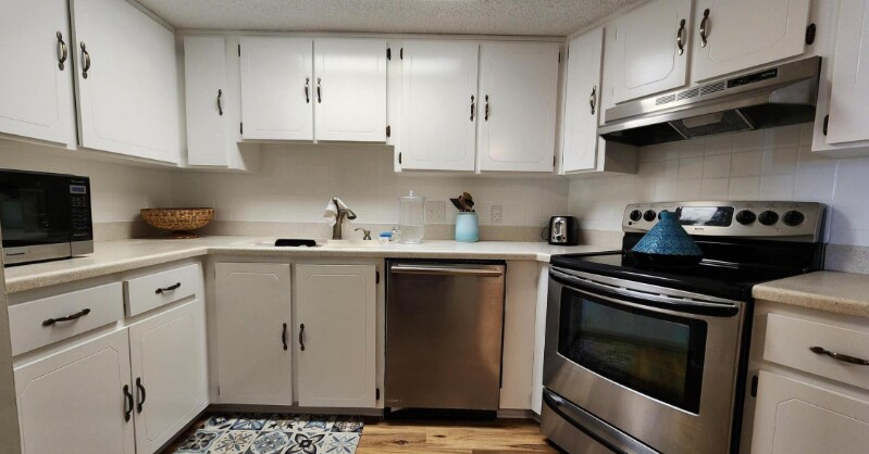 Building Photo - 3580 S Ocean Shore Blvd