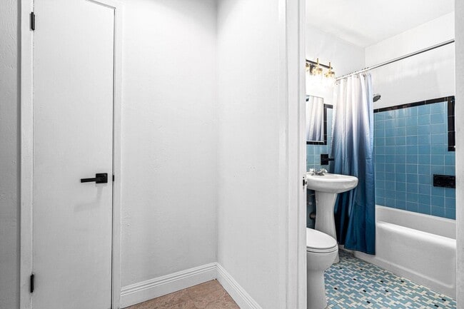 Building Photo - 1430 NE 16th Ave