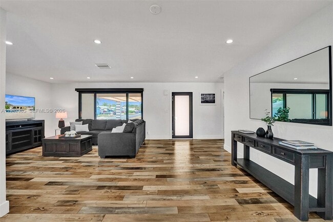 Building Photo - 915 NW 7th St