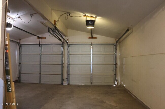 Building Photo - 6704 La Cadena Dr