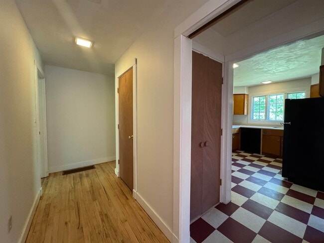 Building Photo - 473 Hapgood Pond Rd