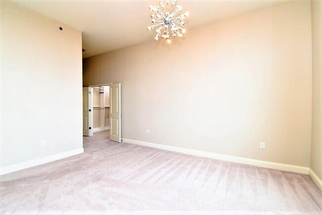 Building Photo - 270 17th St