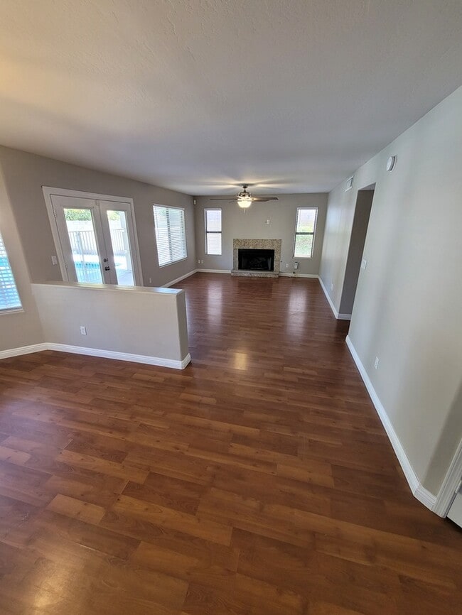 Building Photo - Two story 4/3 for rent in NE Phoenix