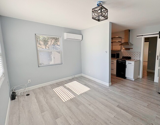 Building Photo - 536 Roanoke St