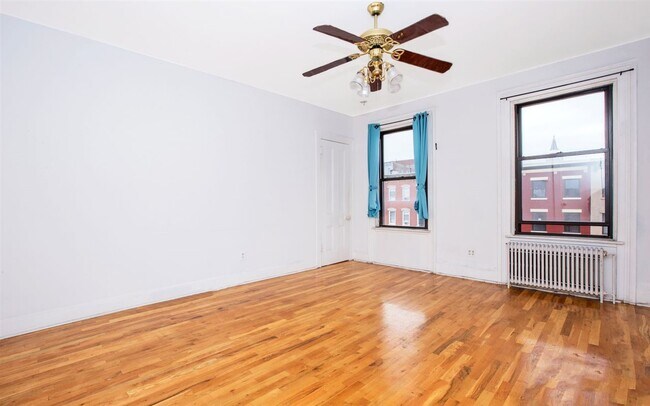 Building Photo - 504 Washington St