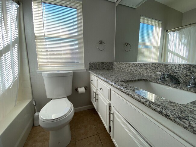 Building Photo - Gorgeous 5+3 On Cul-De-Sac