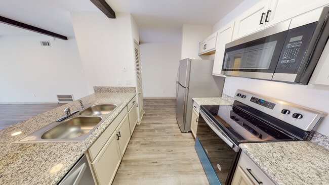 3D VIRTUAL TOUR LINK https://bit.ly/3F04Icj - 1208 Houston St