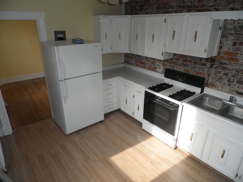 Building Photo - 309 Constitution Ave NE