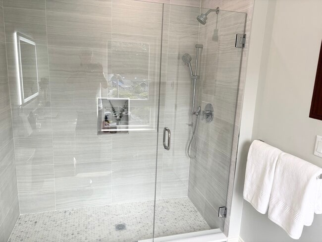 Building Photo - 1391 Main St