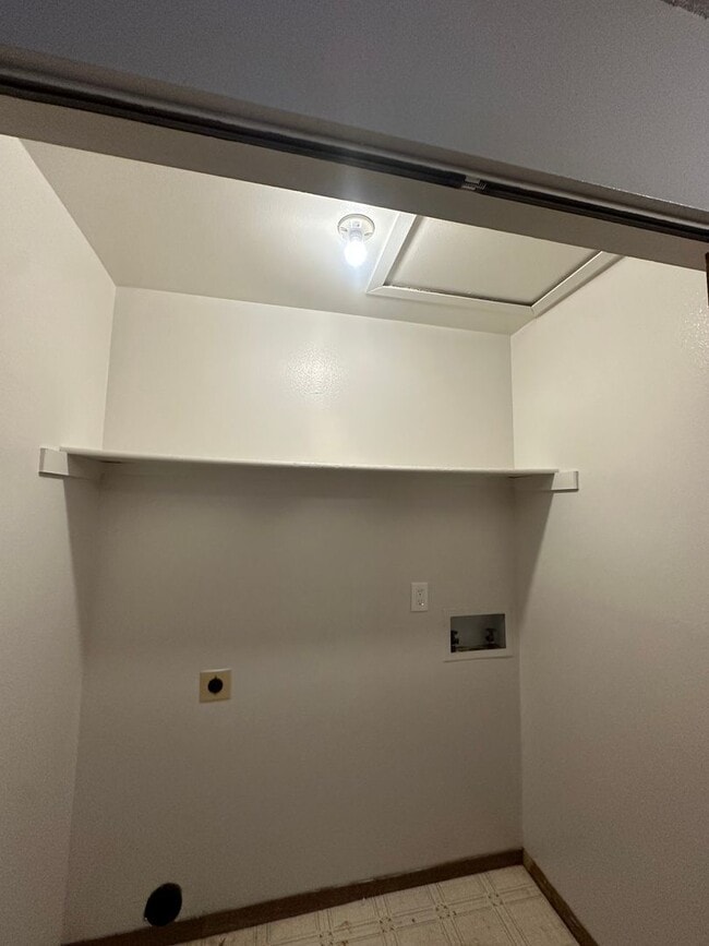 Building Photo - 3039 Starlight Cir