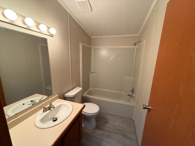 Building Photo - 260 Timber Ln