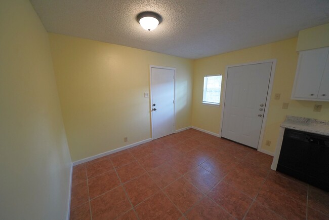 Building Photo - Lovely Home in Cibolo Now Available - Real...