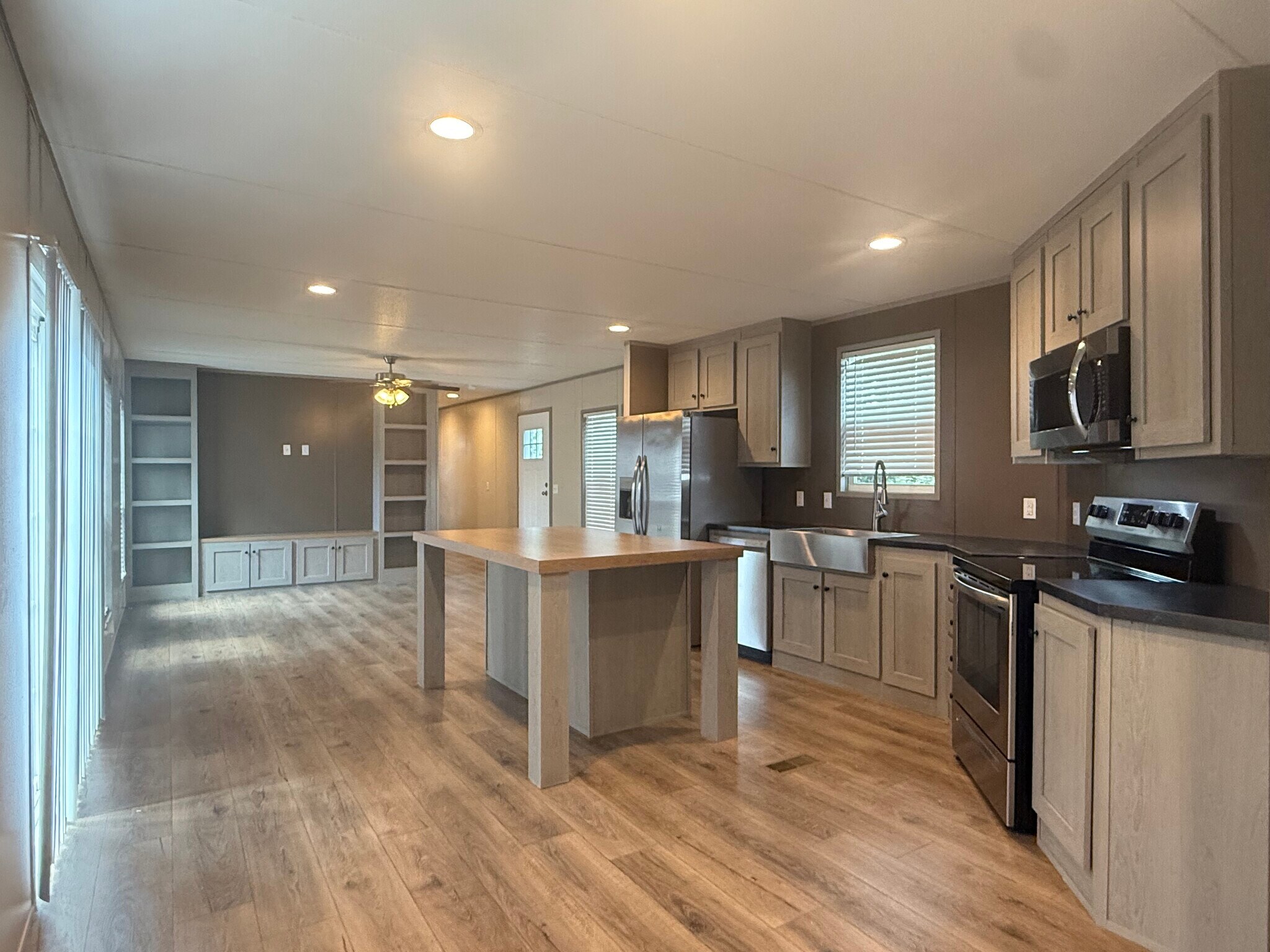 Building Photo - 210 Betty St