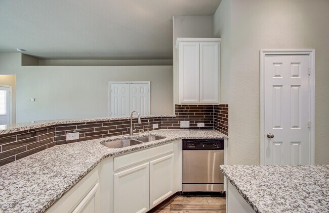 Building Photo - 15618 Whispering Green Dr