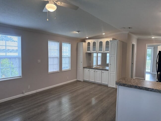 Building Photo - 6522 S Brandywine Dr