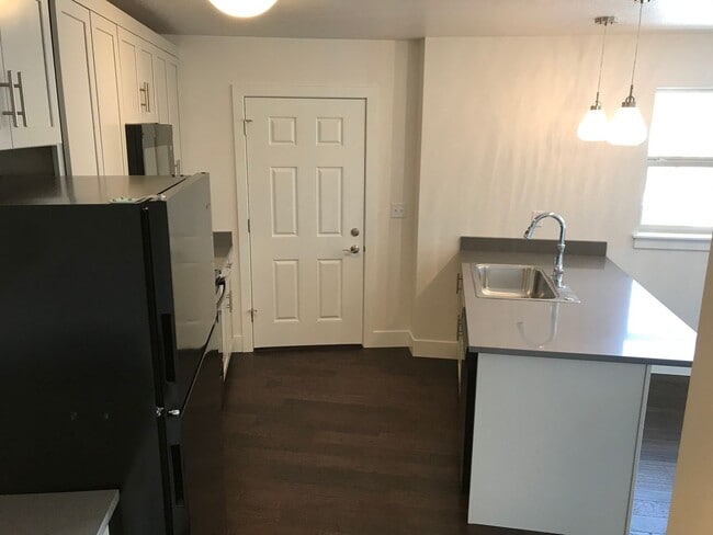 Building Photo - $1295.00/ Brand new 1 bedroom 1 bath condo