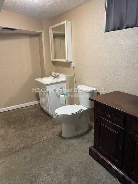 Building Photo - 1215 W Main St