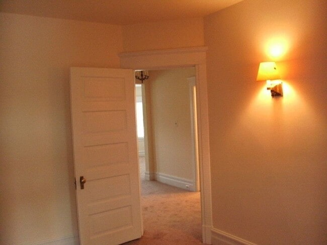 Building Photo - 1242 E High St