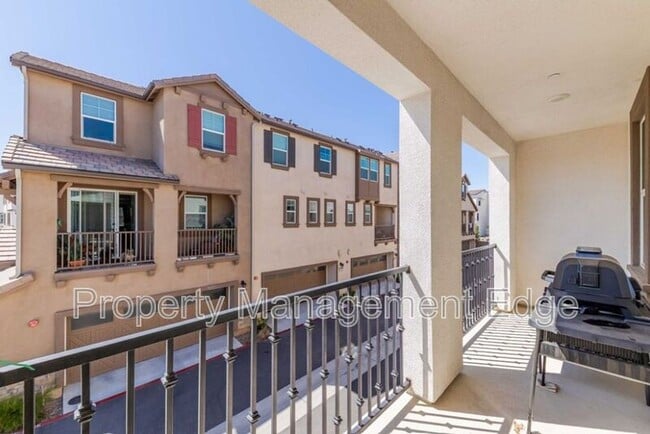 Building Photo - 40709 Melrose Dr