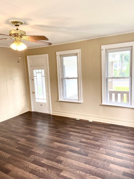 Building Photo - 401 3rd St