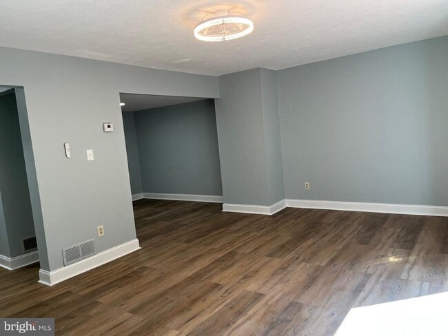 Building Photo - 8523 Pine Run Ct
