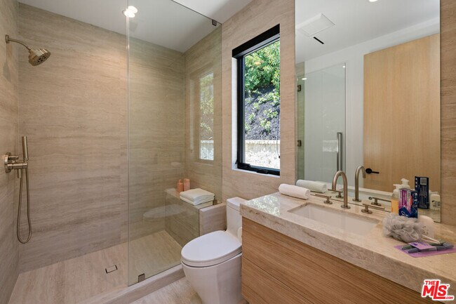 Building Photo - 365 Trousdale Pl