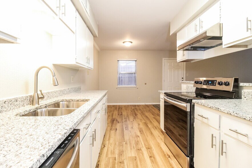Building Photo - 1008 Autumn Oak Dr