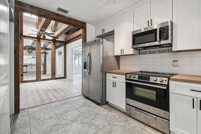Building Photo - Beautiful Home on Davis Island