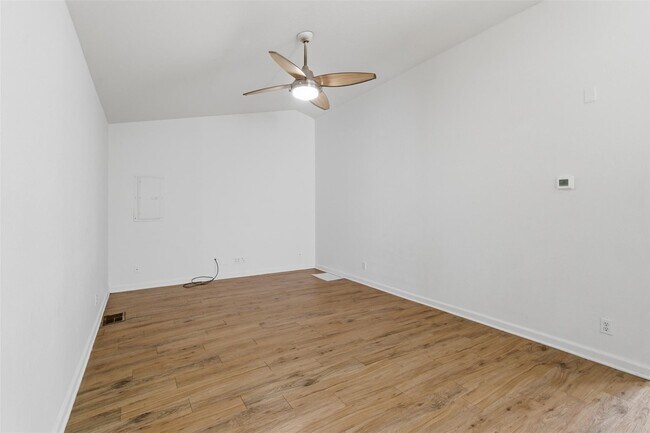 Building Photo - 105 Lazy Ike Ln