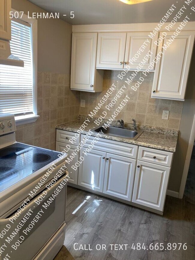 Building Photo - 507 Lehman-5