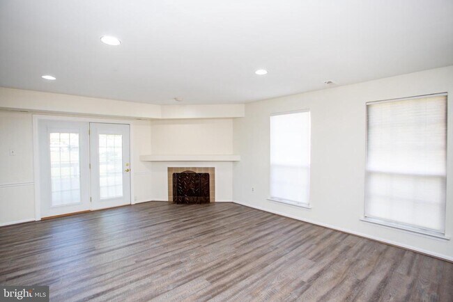 Building Photo - 1739 McNelis Dr