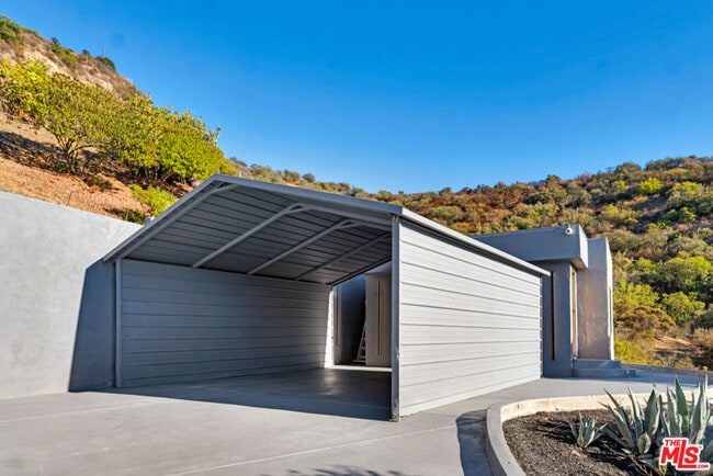 Building Photo - 7966 Mulholland Dr