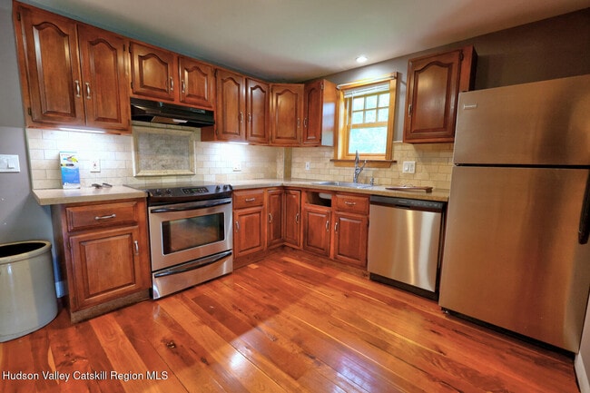Building Photo - 153 Bross St