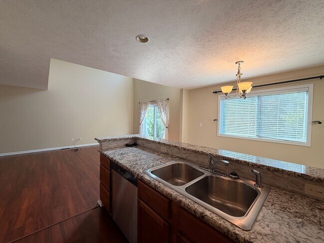Building Photo - 3050 Ledgestone Pl NE