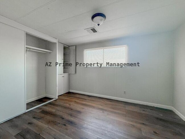 Building Photo - 17401 E Meadow Ln