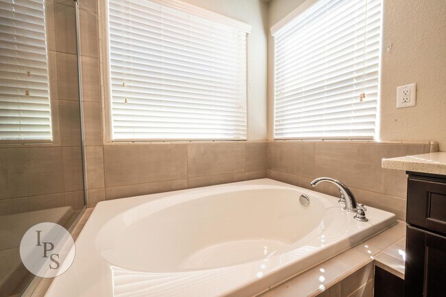 Building Photo - Canvas Collection at Copper River Ranch, 3BR/2.5BA, Built 2018, Gated Community - Lots of Amenities