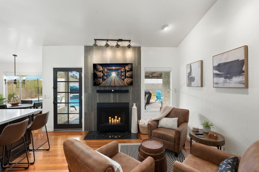 Building Photo - 6415 E Beverly Ln